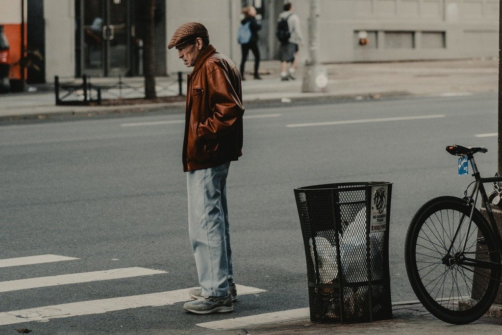 Frankie still buys a rose for her every day. | Source: Pexels