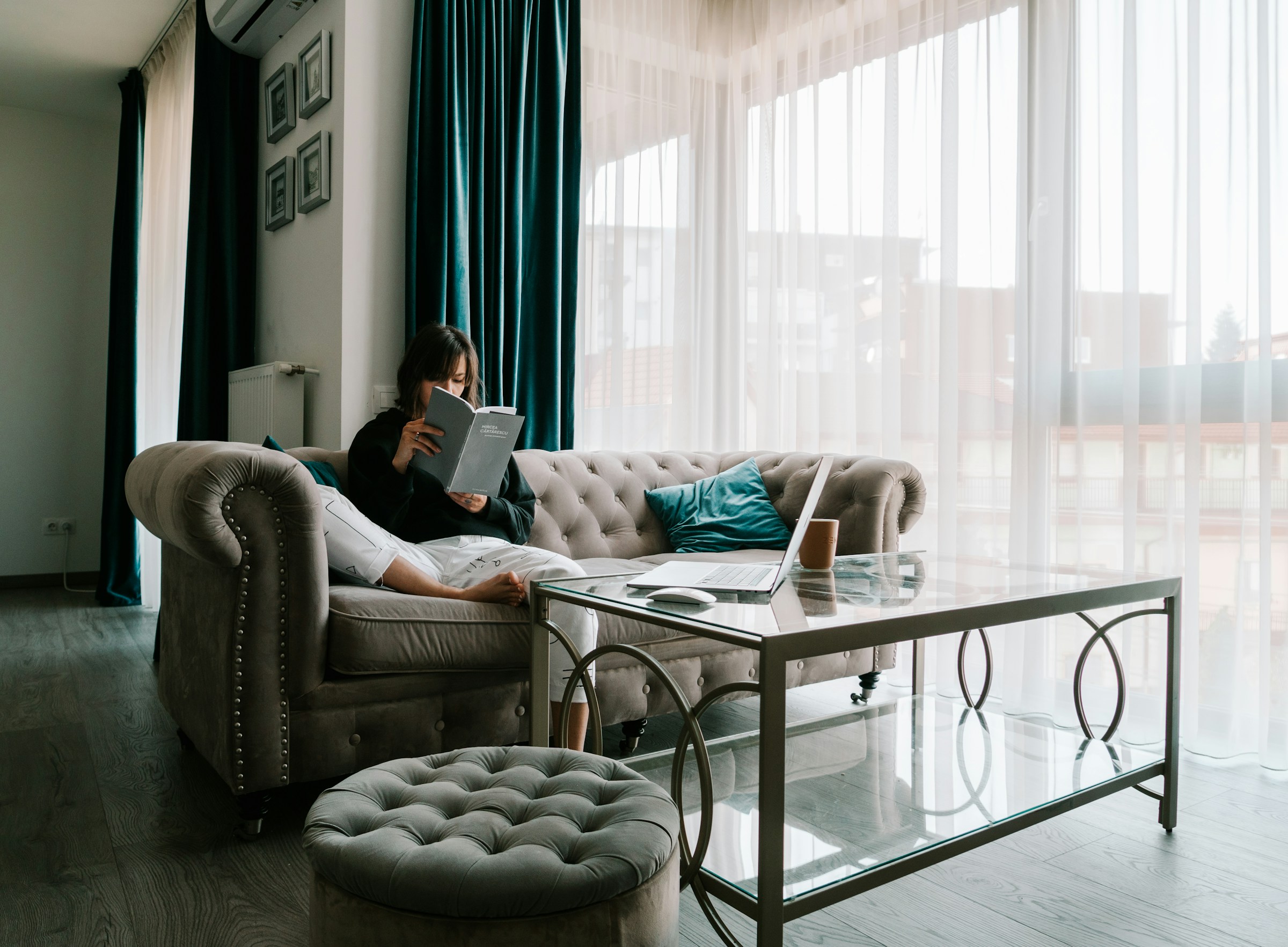 A woman sitting on a couch | Source: Unsplash