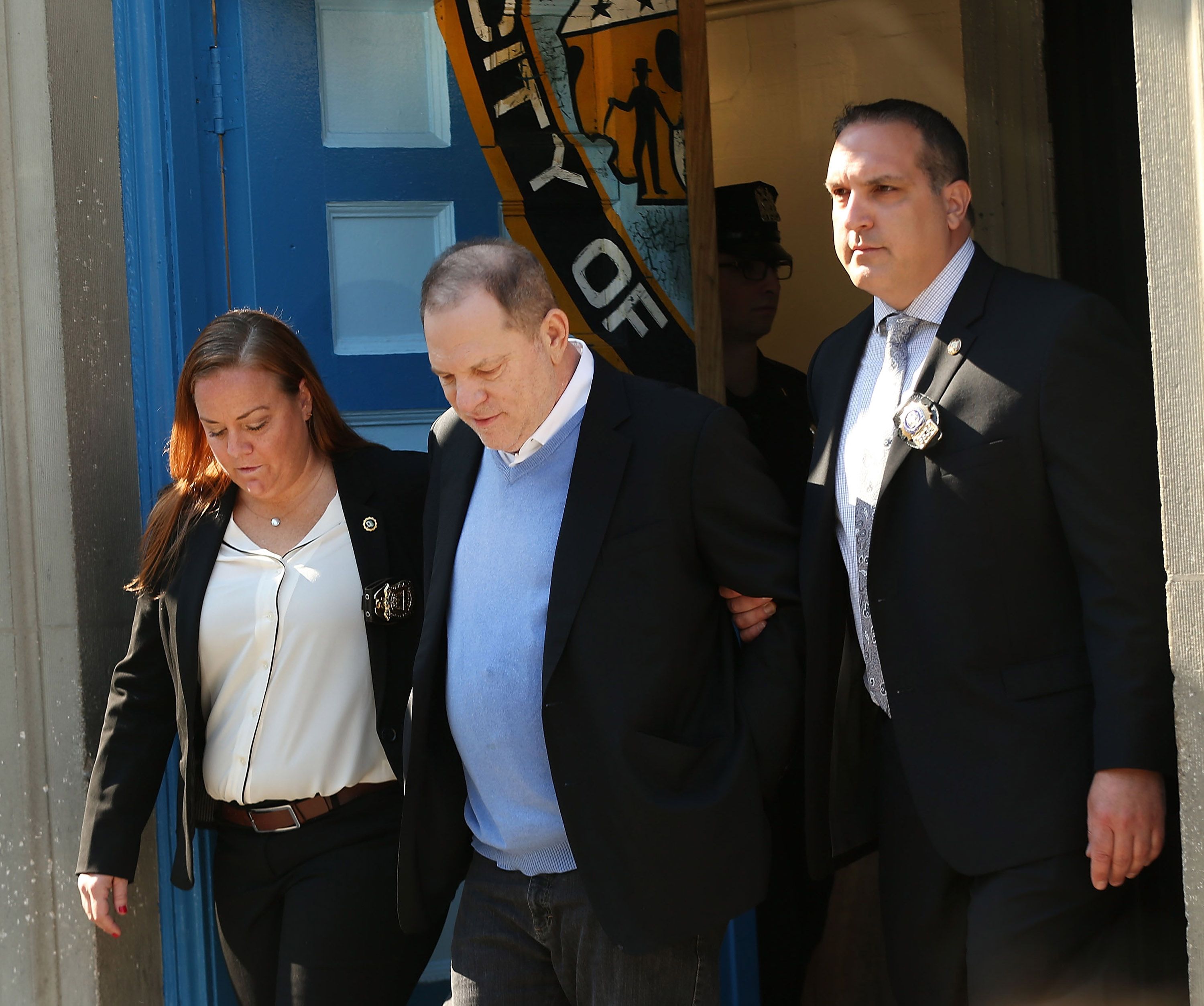 Weinstein en saliendo del juzgado. │Foto: Getty Images