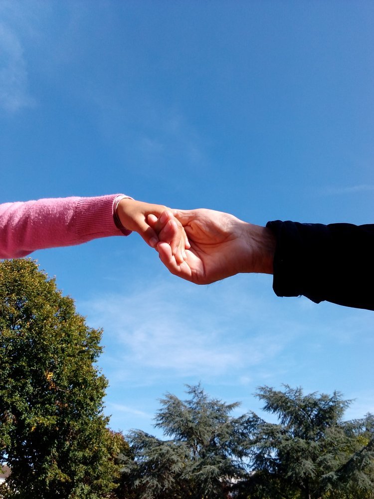 Daughter and father holding hands | Photo: Shutterstock.com