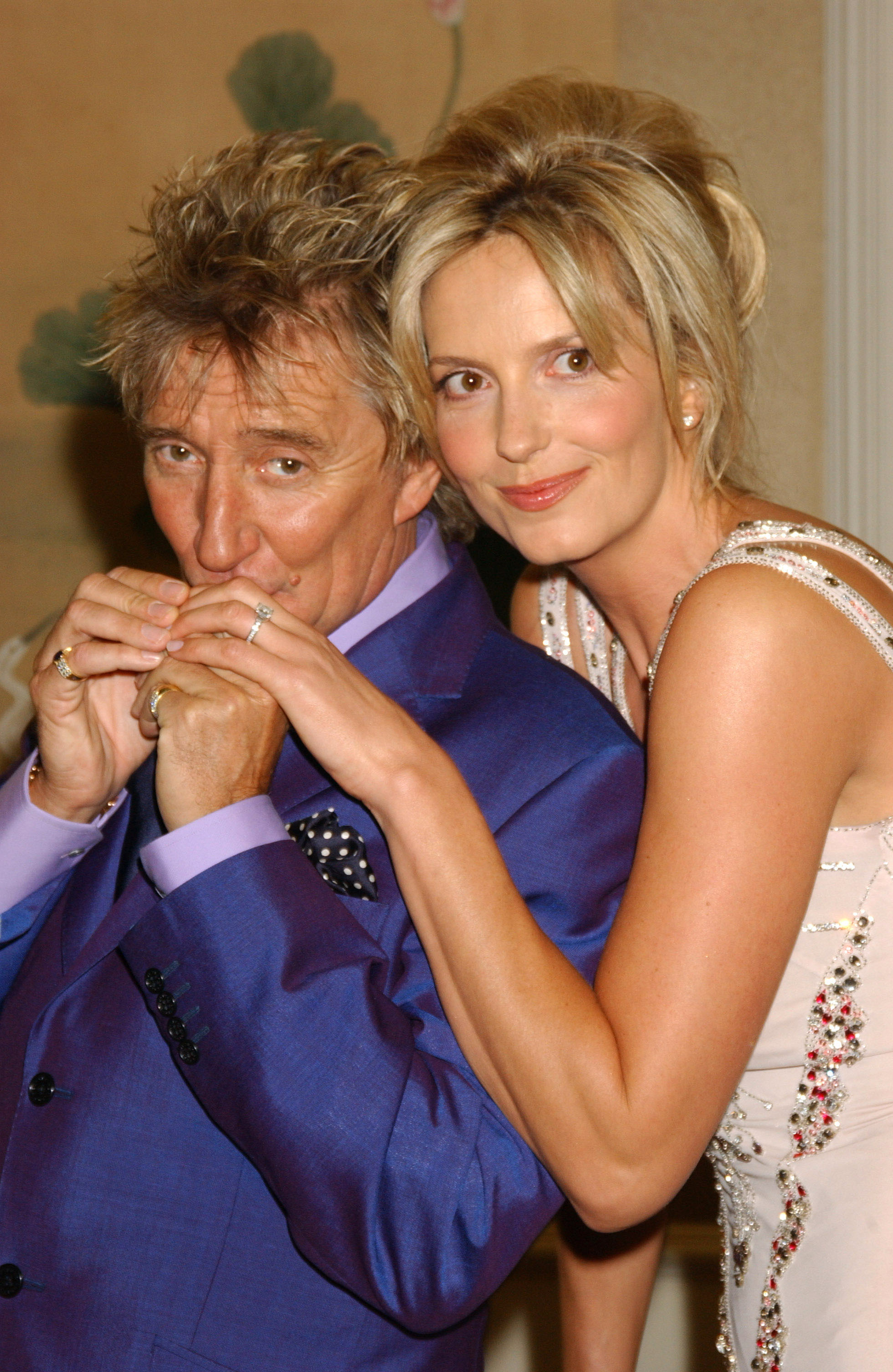 Rod Stewart and actress Penny Lancaster pose after announcing their engagement at the Savoy Hotel on March 12, 2005 | Source: Getty Images