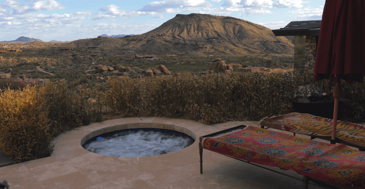 The home boasts a hot tub with beautiful desert sceneries ​| Source: YouTube/Paul Benson Engel & Völkers