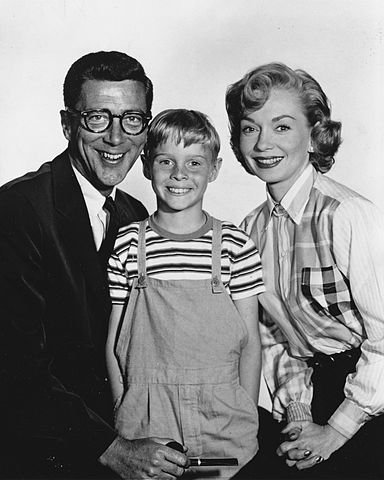 Jay North and Dennis the Menace co-stars Herbert Anderson and Gloria Henry, 1959. | Source: Wikipedia.