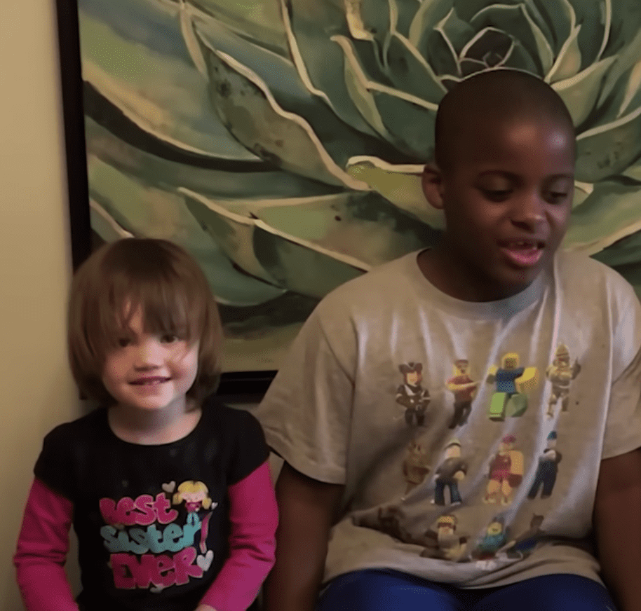 Ezra and his sister Naarah. | Source: Youtube.com/Inside Edition
