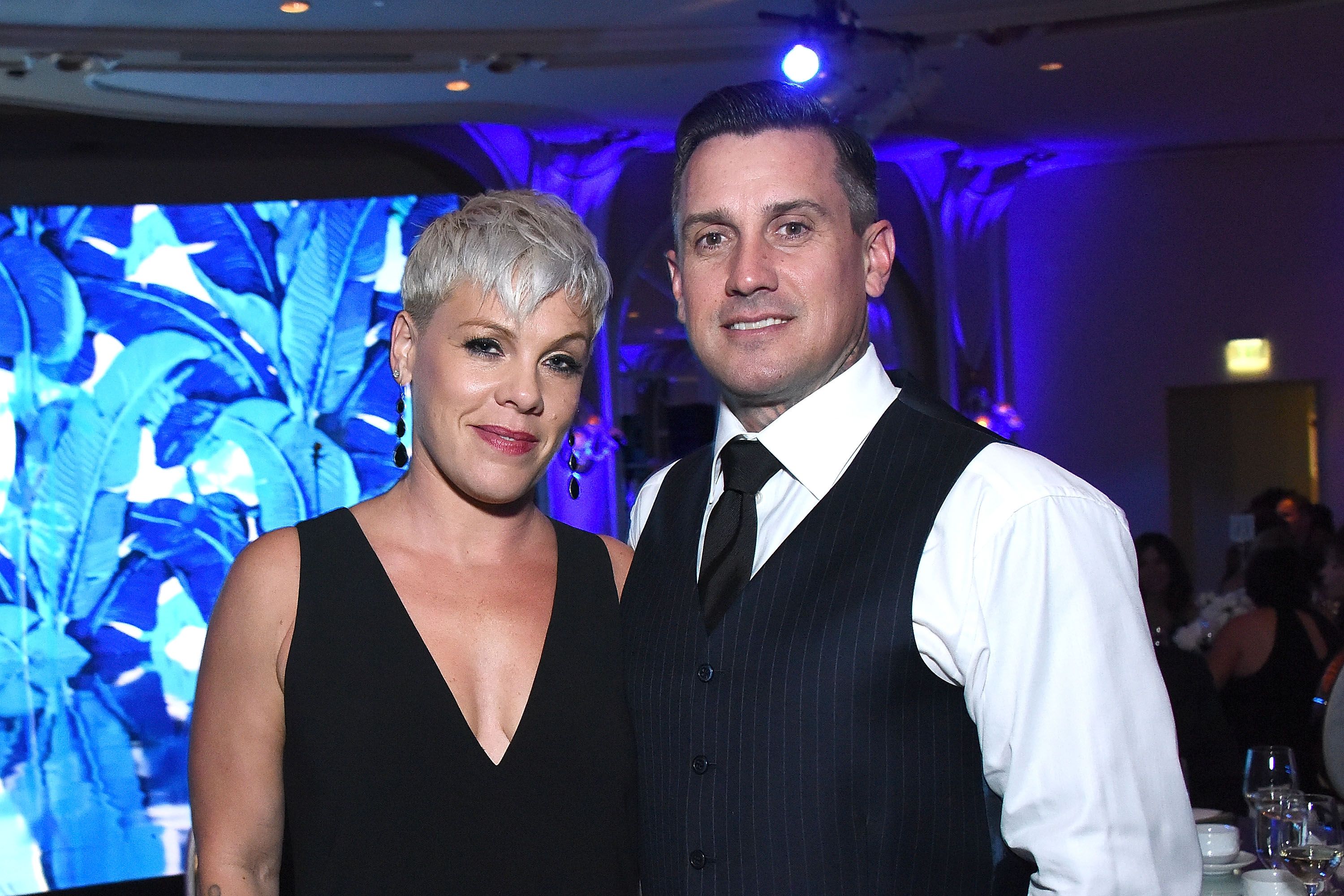 Pink and Carey Hart at the Autism Speaks' "Into The Blue" Gala on October 4, 2018, in Beverly Hills, California | Photo: Araya Diaz/Getty Images
