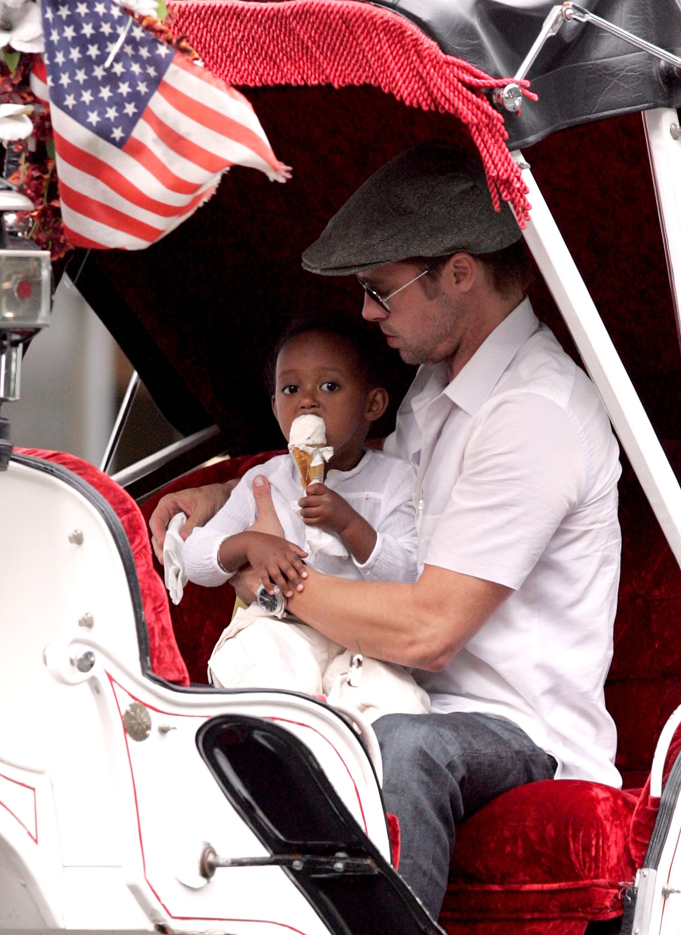 Brad Pitt and Zahara Jolie-Pitt visit Central Park in New York City on August 28, 2007. | Source: Getty Images