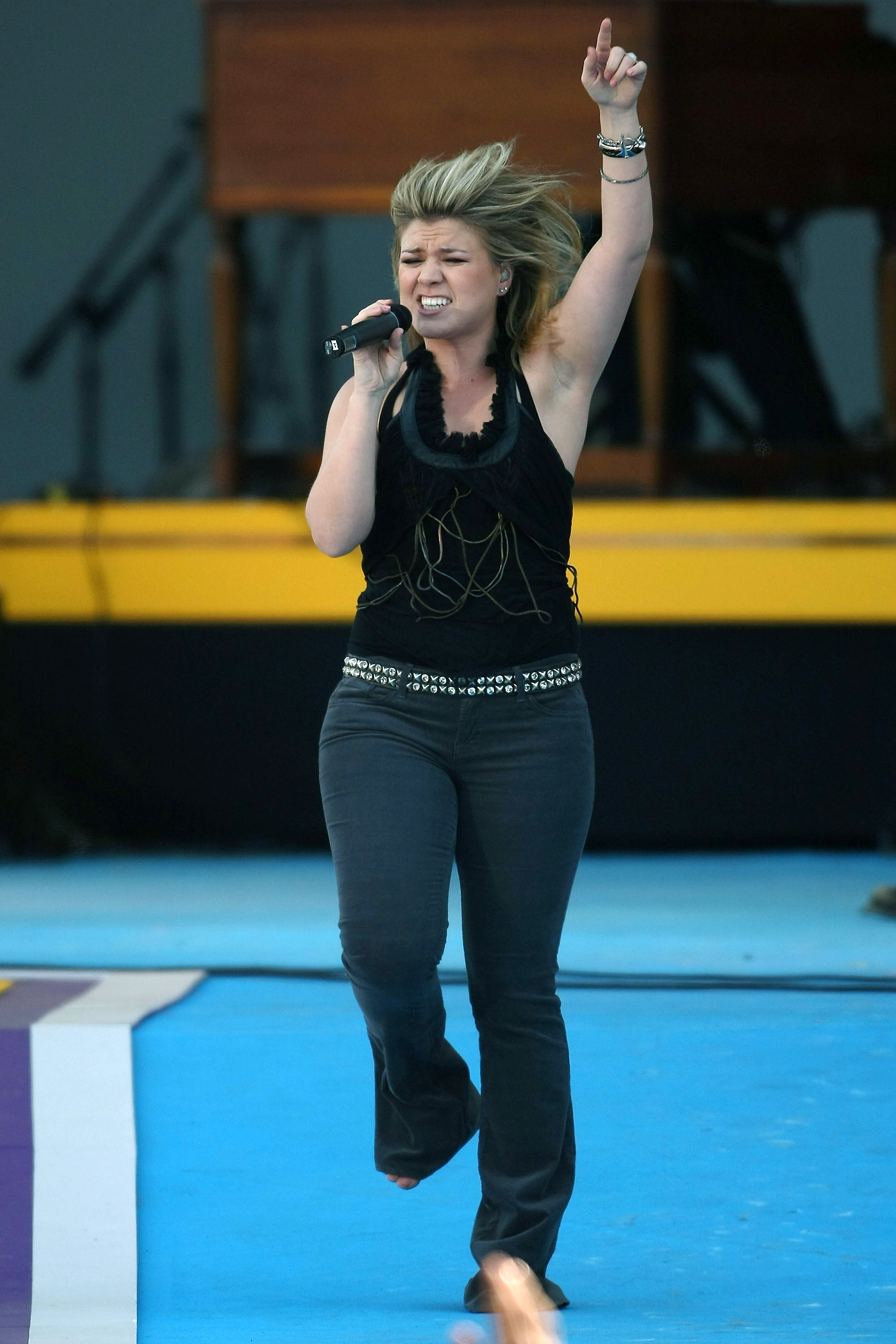Kelly Clarkson sings prior to the arrival of Pope Benedict XVI at a Young Catholics Youth Rally held at Saint Joseph's Seminary April 19, 2008 in Yonkers, New York. | Source: Getty Images