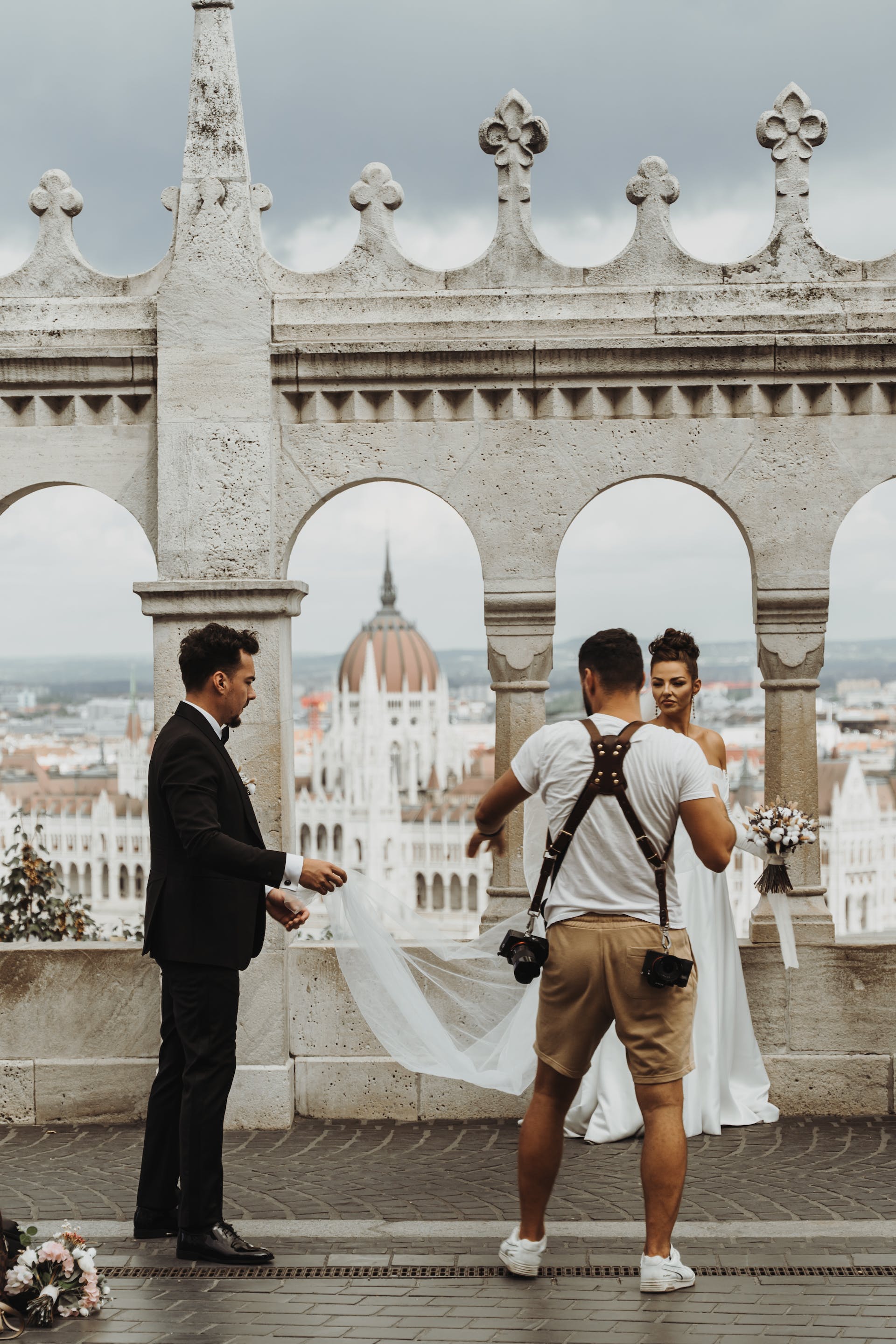 A wedding photographer taking a couple's photo | Source: Pexels