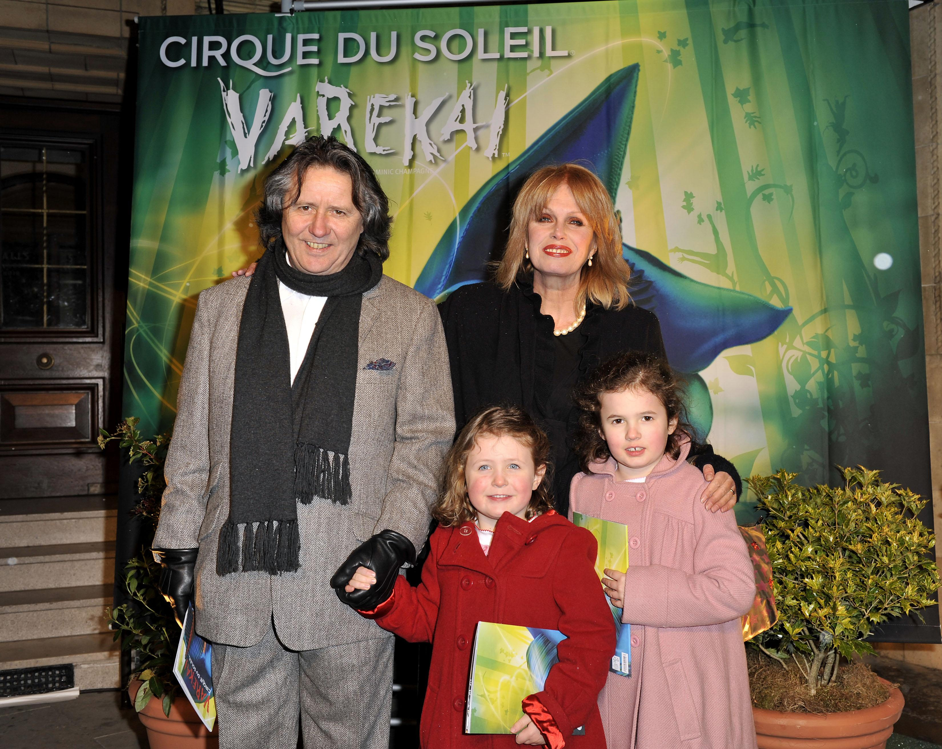 Joanna Lumley and Stephen Barlow with their grandchildren on January 5, 2010, in London, England. | Source: Getty Images