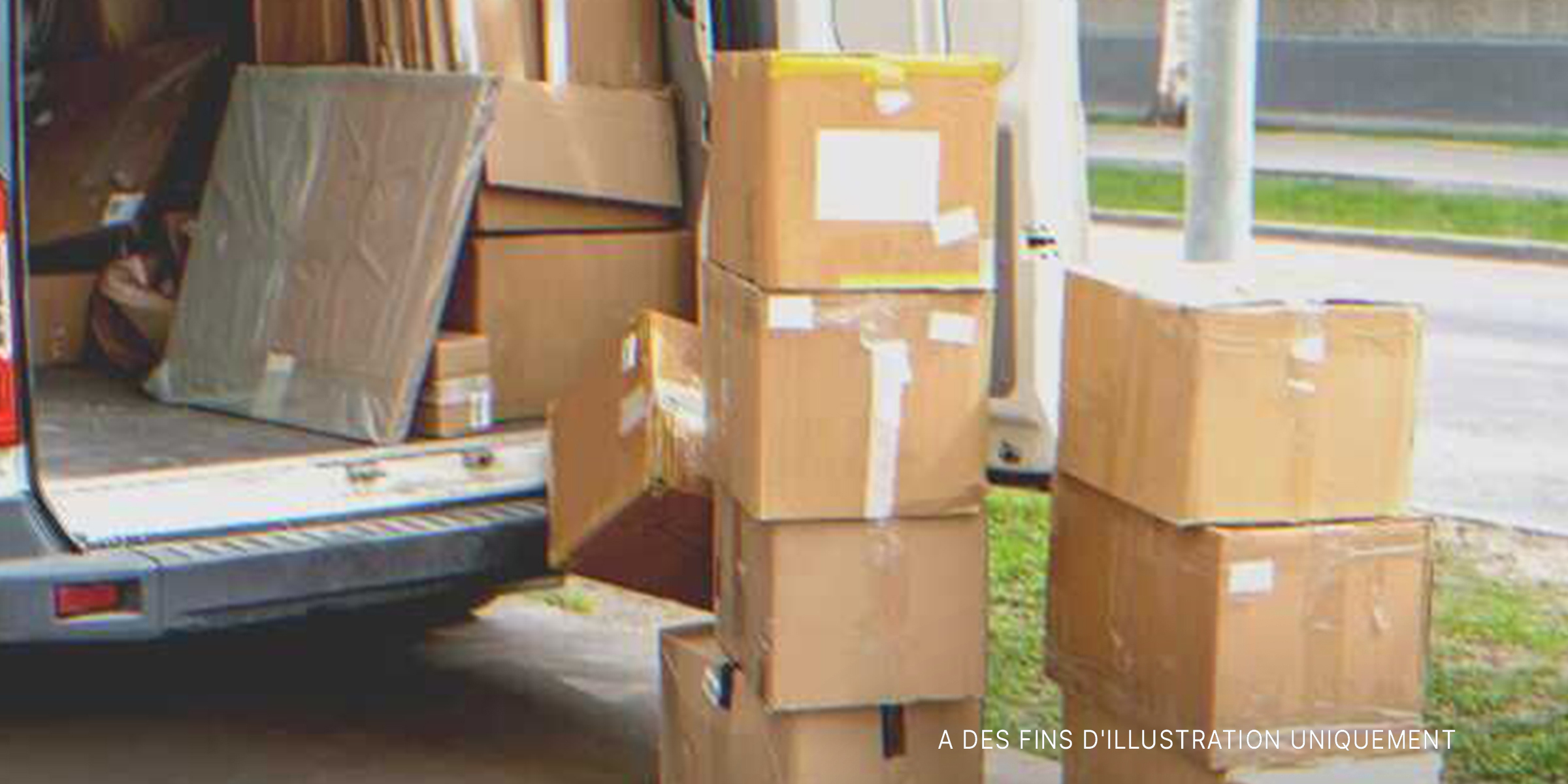 Des dizaines de cartons | Source : Shutterstock