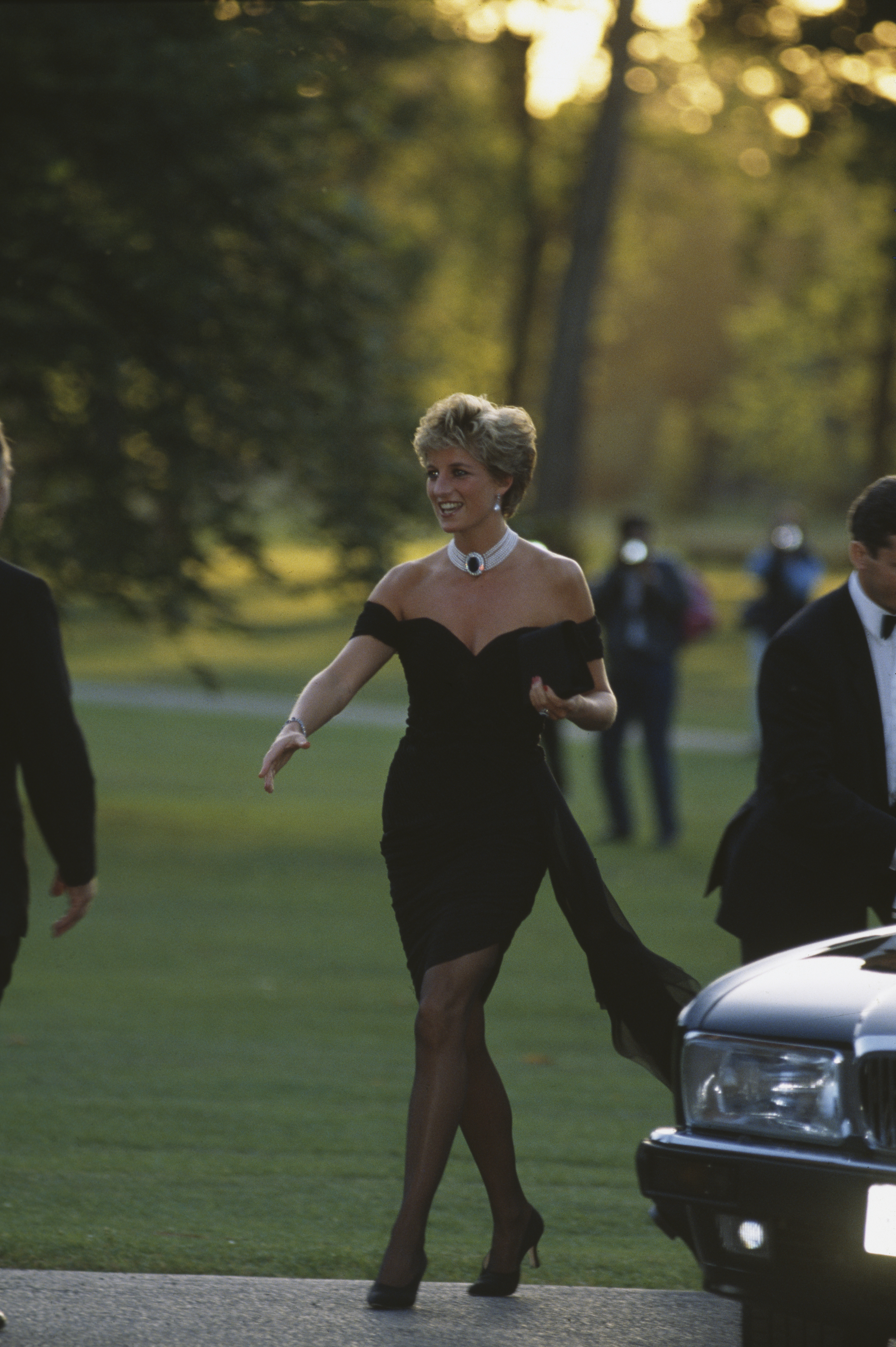 Princess Diana, in the dress by Christina Stambolian, arriving at the Serpentine Gallery in London on June 29, 1994 | Source: Getty Images