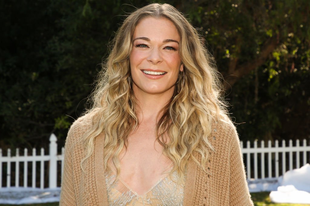 Singer / Actress LeAnn Rimes at Hallmark Channel's "Home & Family" at Universal Studios Hollywood on November 12, 2020 | Photo: Getty Images