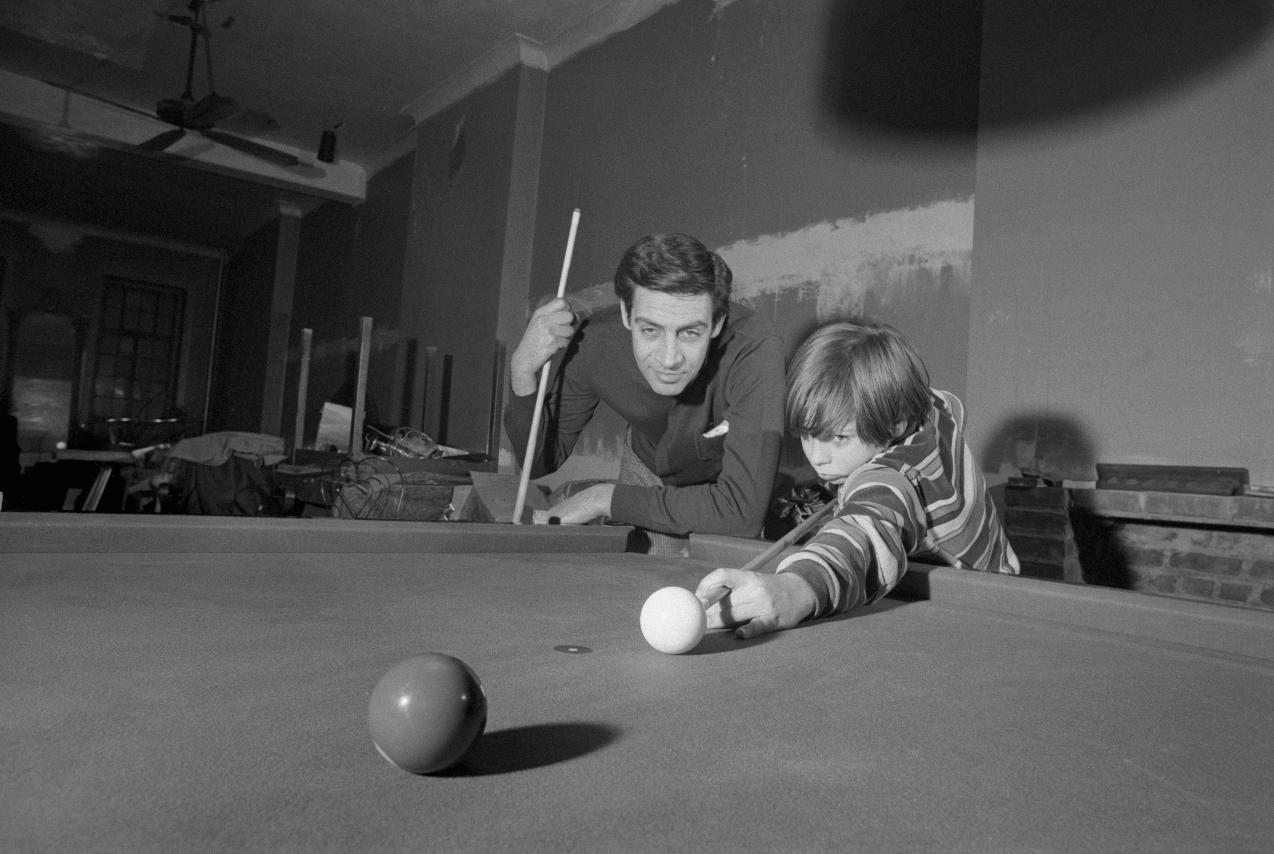 Jerry Orbach playing pool with his son Anthony | Source: Getty Images