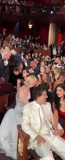 Timothée Chalamet's talking to Kylie Jenner at the 98th Academy Awards on March 15, 2026 | Source: YouTube/E! News