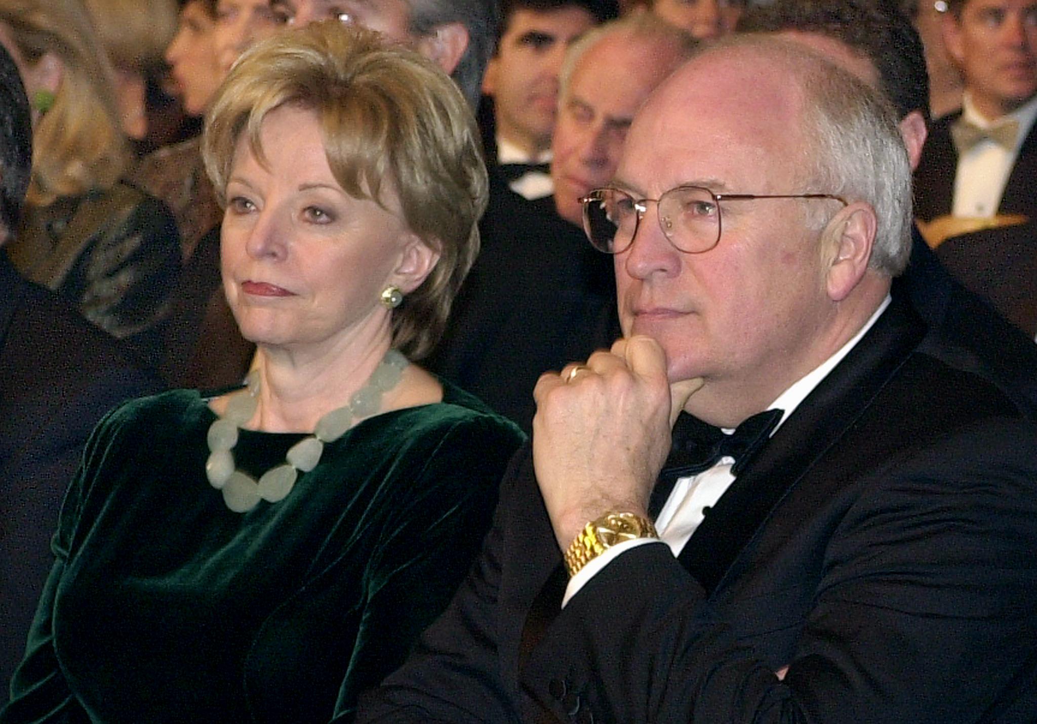 Lynne and Dick Cheney wait for the arrival of US President George W. Bush for the Ford's Theatre Presidential Gala, on March 3, 2002 in Washington | Source: Getty Images