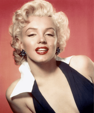 Die Schauspielerin Marilyn Monroe posiert um 1953 für ein Porträt. | Quelle: Getty Images
