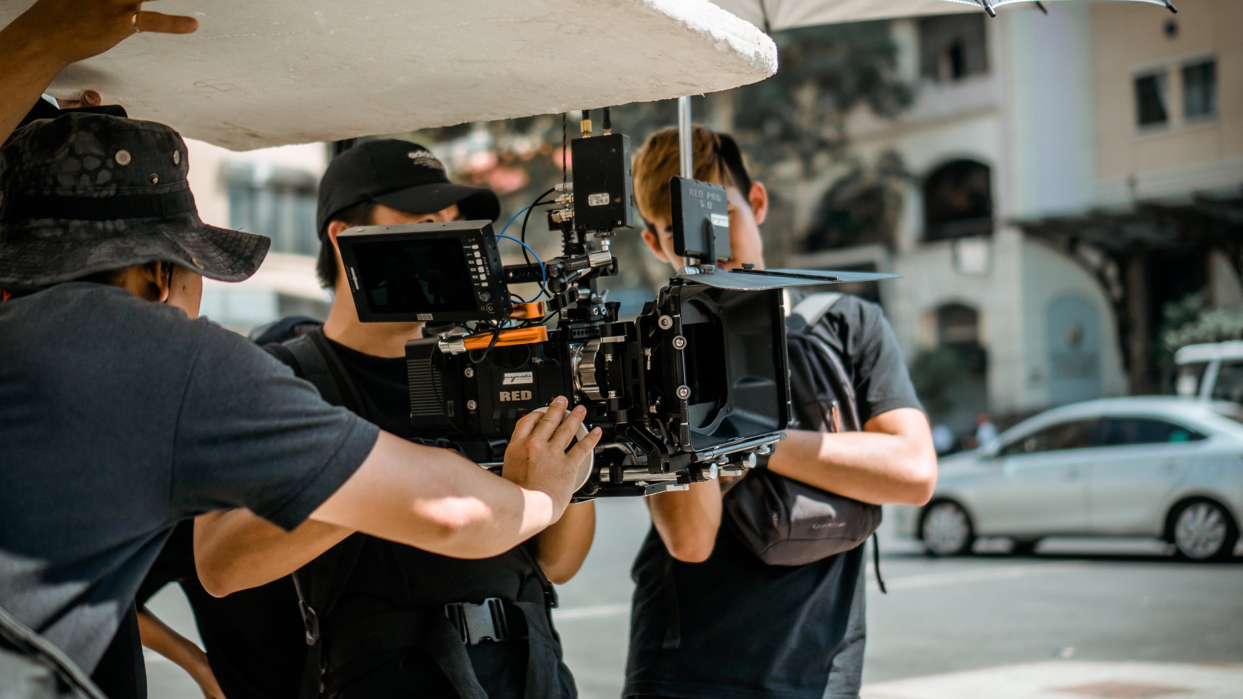 Sharon saw the TV crew | Source: Pexels