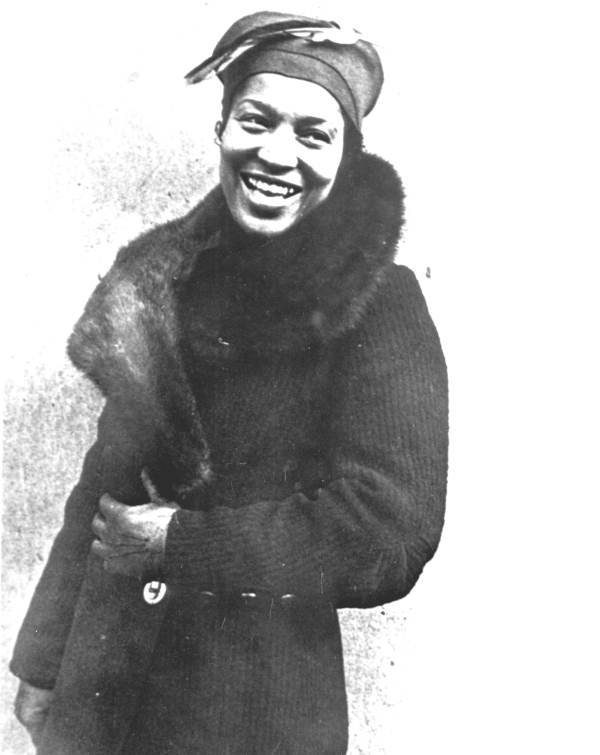 Portrait of Zora Neale Hurston in Eatonville, Florida, circa 1940. | Photo: WikiMedia Commons Images
