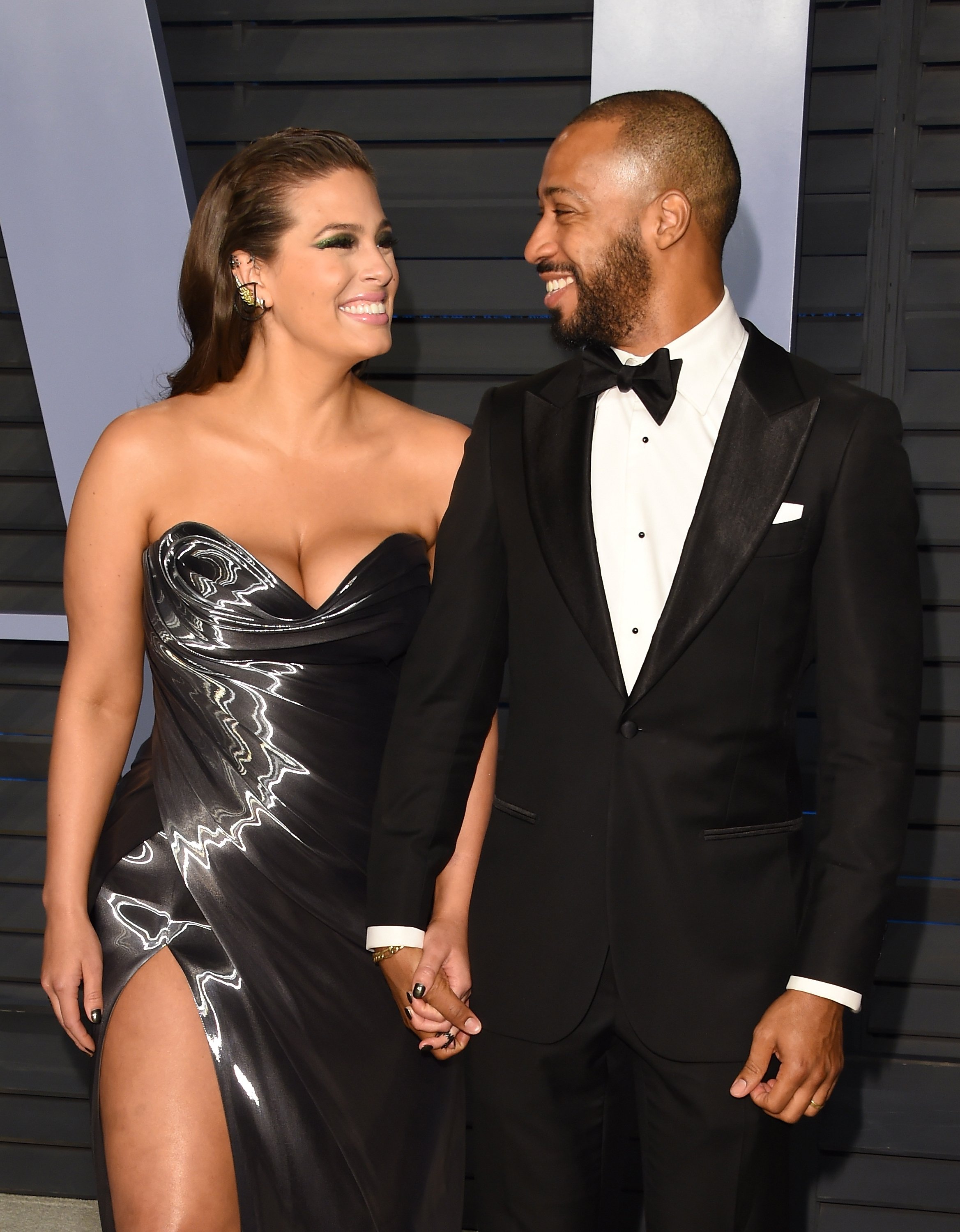 Ashley Graham and Justin Ervin attend the 2018 Vanity Fair Oscar Party at the Wallis Annenberg Center for the Performing Arts on March 4, 2018 | Photo: Getty Images