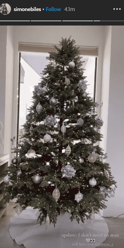 Simone Biles showing her christmas tree fully setup. | Photo: Instagram/Simonebiles