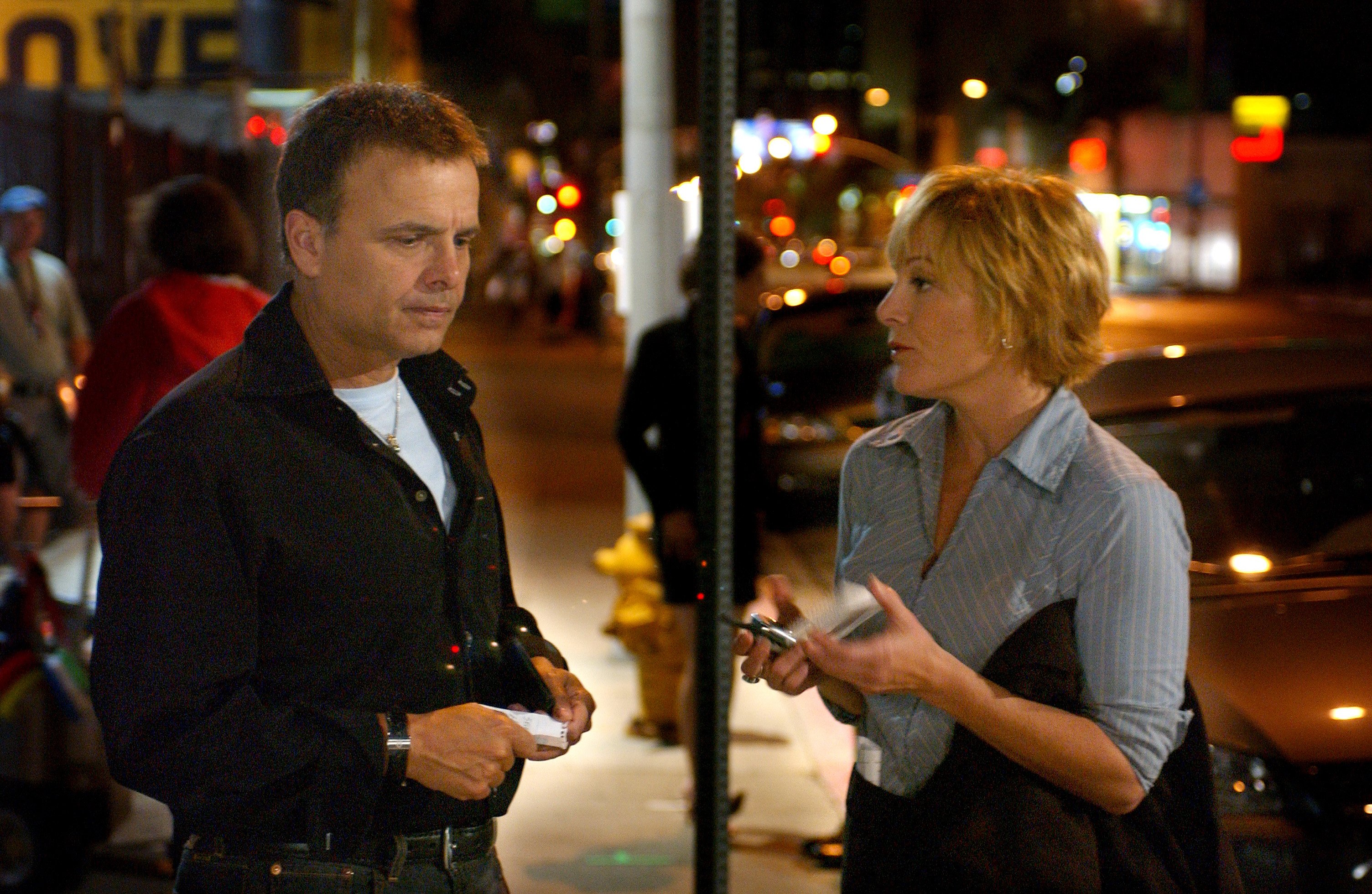 Joe Pantoliano and Mary Mara on the set of "The Handler" on August 19, 2003 | Source: Getty Images