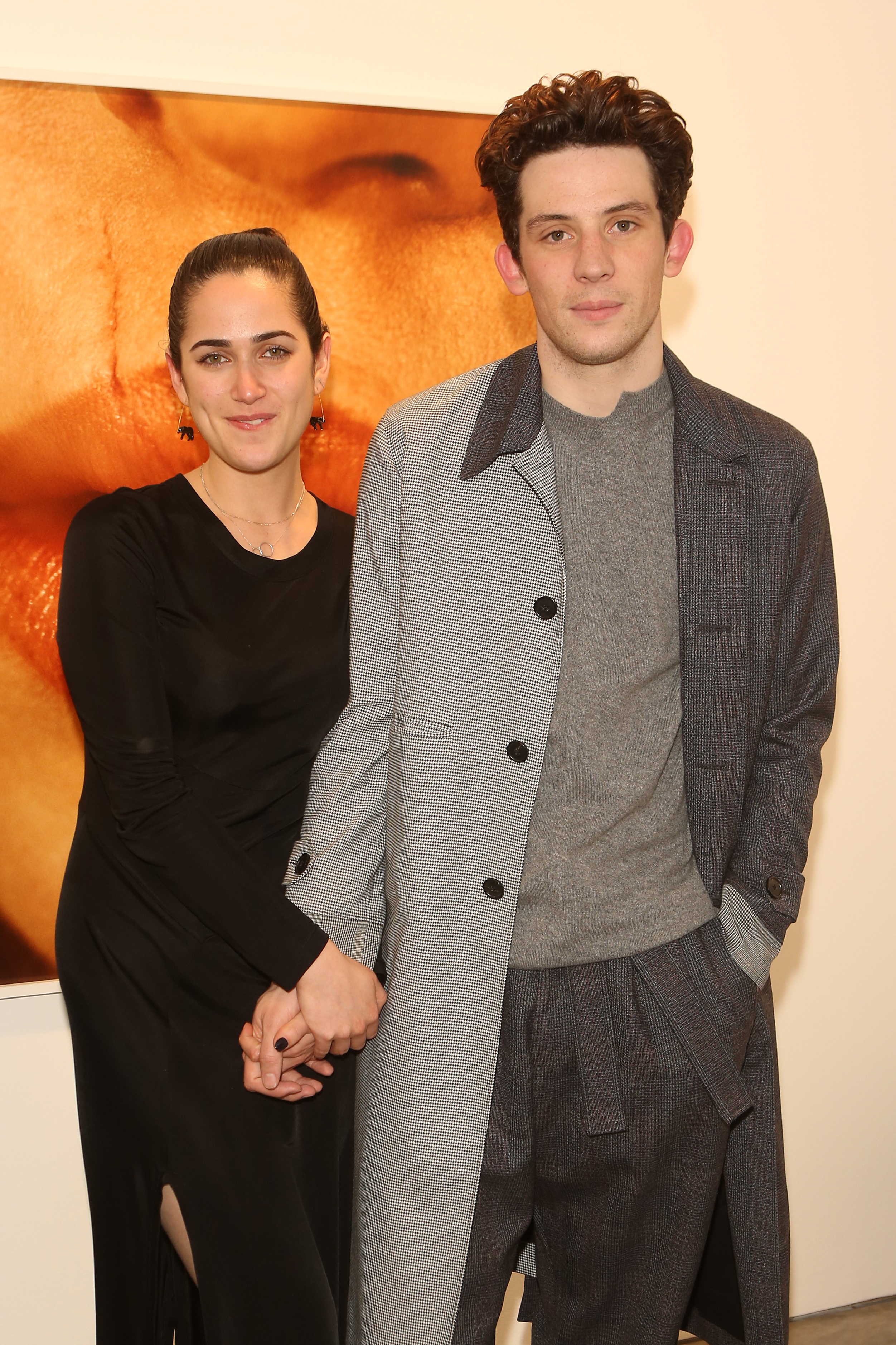 Margot Hauer-King ve Josh O'Connor, sanatçı Casper Sejersen'in 9 Mayıs 2019'da Londra, İngiltere'de The Cob Gallery'de açtığı Birleşik Krallık'taki ilk kişisel sergisini kutlamak için Christian Louboutin ve Cob Gallery'nin ev sahipliğinde düzenlenen samimi bir akşam yemeğine katıldı.  |  Kaynak: Getty Images