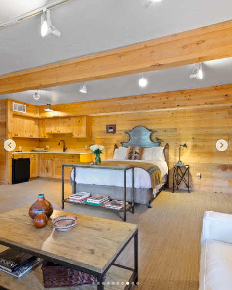 One of the bedrooms inside Sibylle Szaggars Redford's Utah home, posted on July 6, 2024 | Source: Instagram/windermere