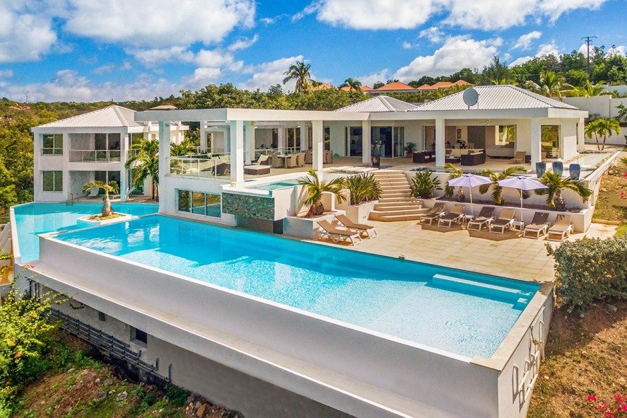 Villa avec Piscine | Photo : Getty Images