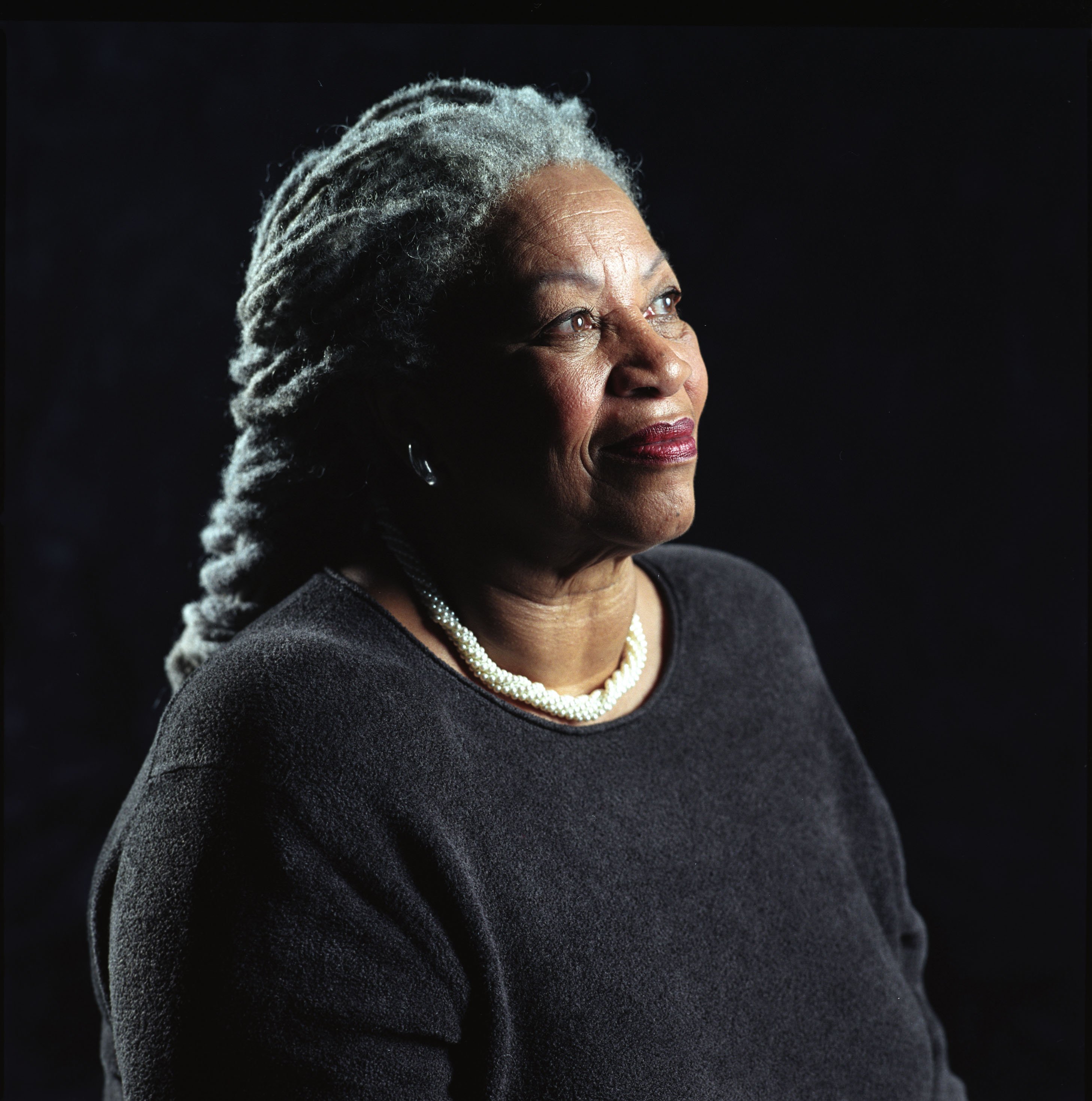 A portrait of Toni Morrison in 2002. | Photo: Getty Images