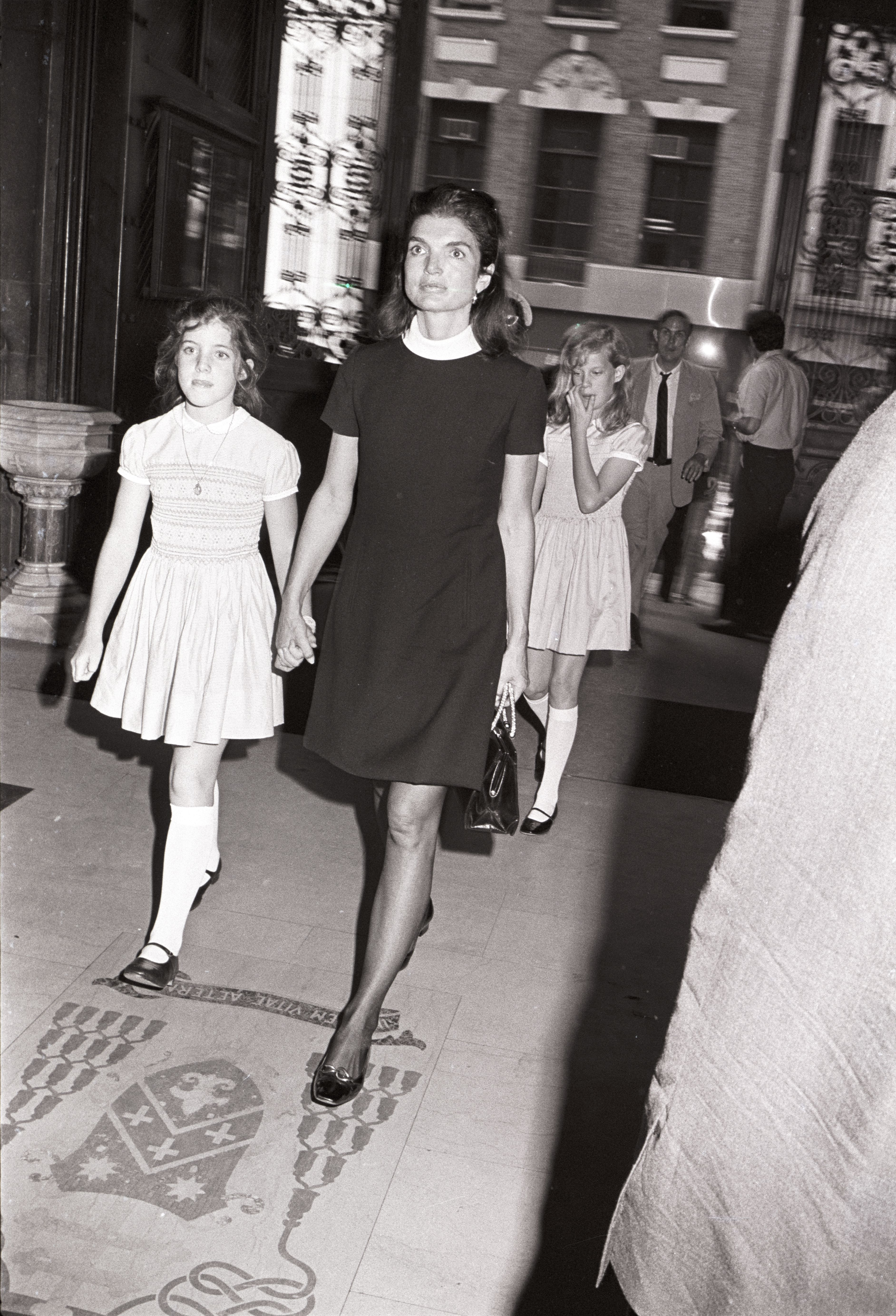 Jacqueline Kennedy Onassis with daughter Caroline Kennedy in New York | Source: Getty Images