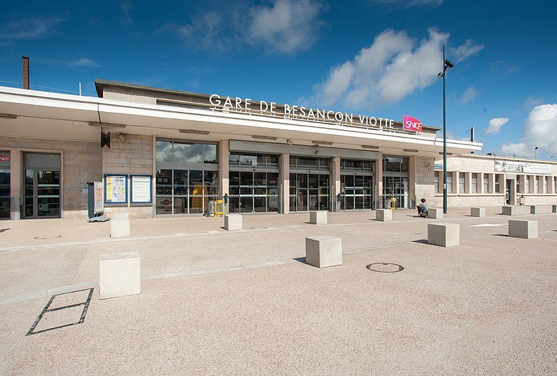 Bâtiment voyageurs de la gare de Besançon-Viotte. | Wikimedia Commons Bâtiment voyageurs de la gare de Besançon-Viotte. | Wikimedia Commons