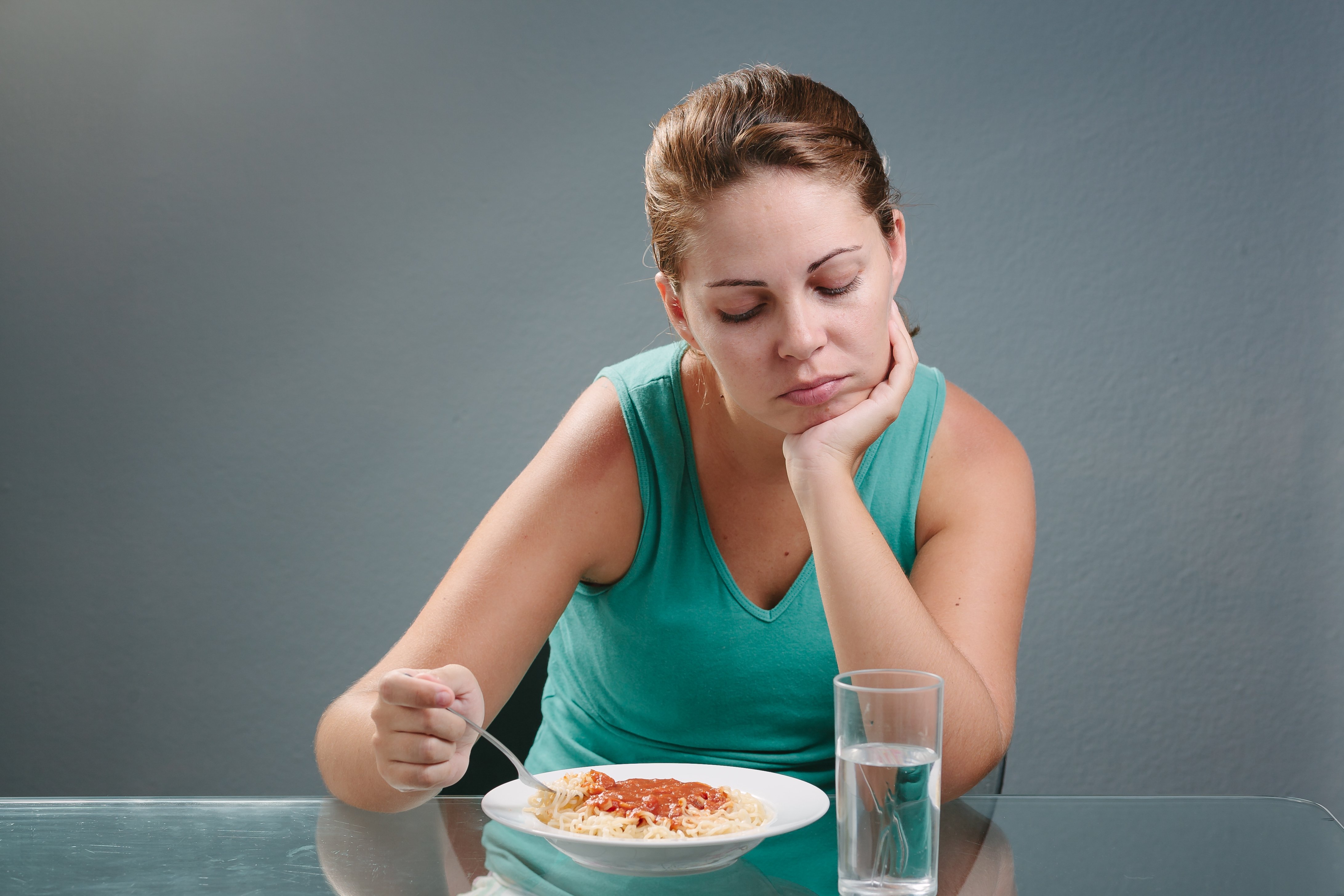 Mujer con poco apetito | Foto: Shutterstock