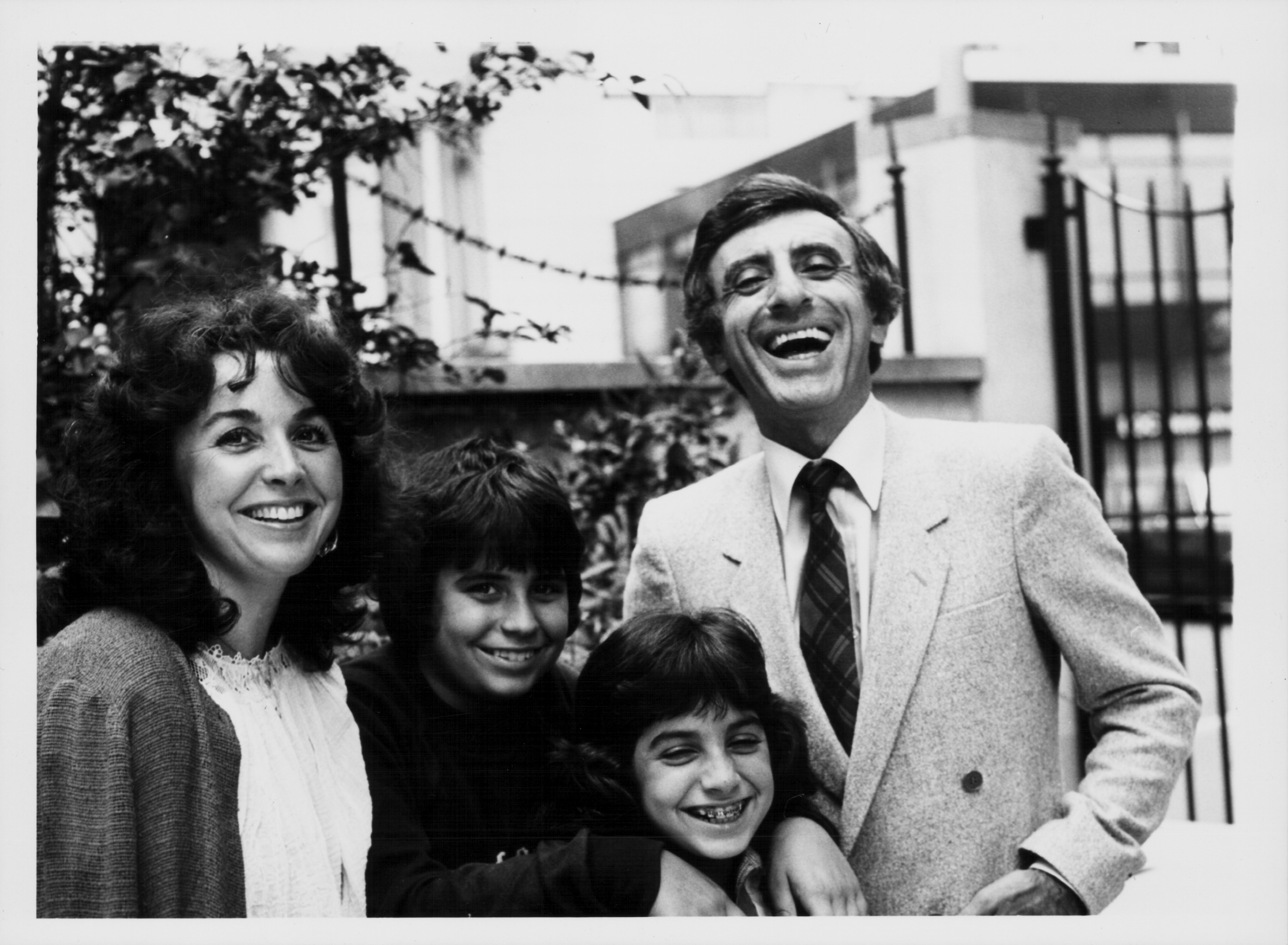 Actor Jamie Farr with his family, visiting the Tower of London on a visit to Britain, August 14th 1980. | Source: Getty Images