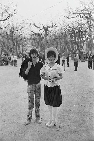 Mick Jagger and Bianca Pérez-Mora Macias in St Tropez, France, April 1971. | Photo: Getty Images