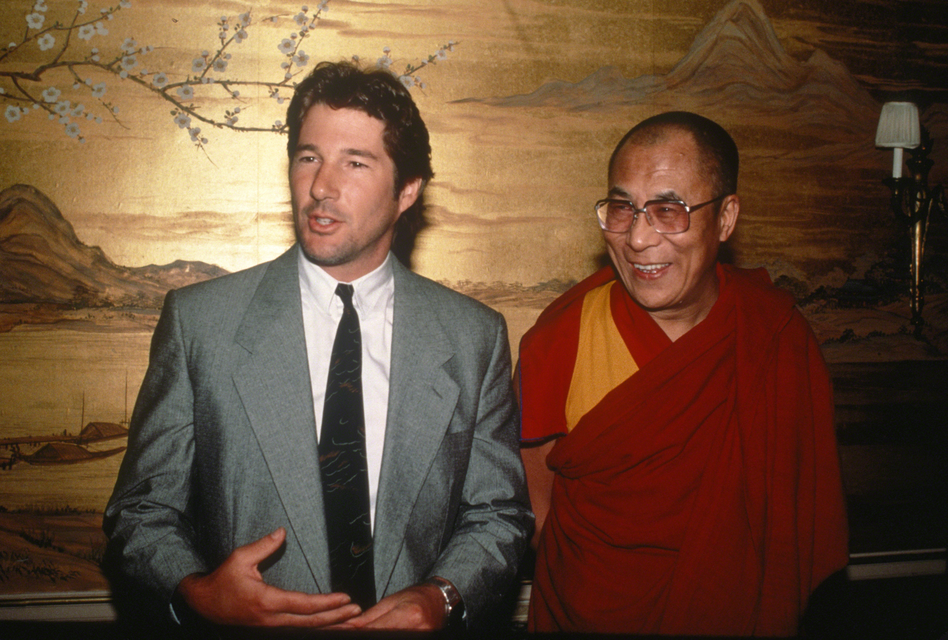 Richard Gere and the 14th Dalai Lama on January 1, 1987 in New York City. | Source: Getty Images