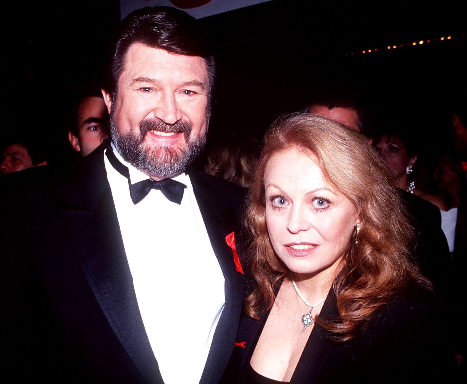   Derryn Hinch ve Jackie Weaver, Kasım 1983'te Sidney, Avustralya'da Halkın Seçimi Ödüllerinde fotoğraflandı |  Kaynak: Getty Images
