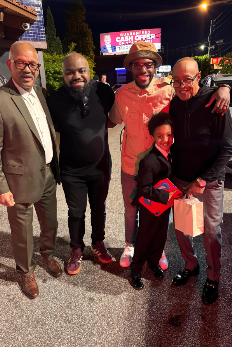 Peabo Bryson poses with family and friends during his 75th birthday celebration | Source: Instagram/peabobryson2