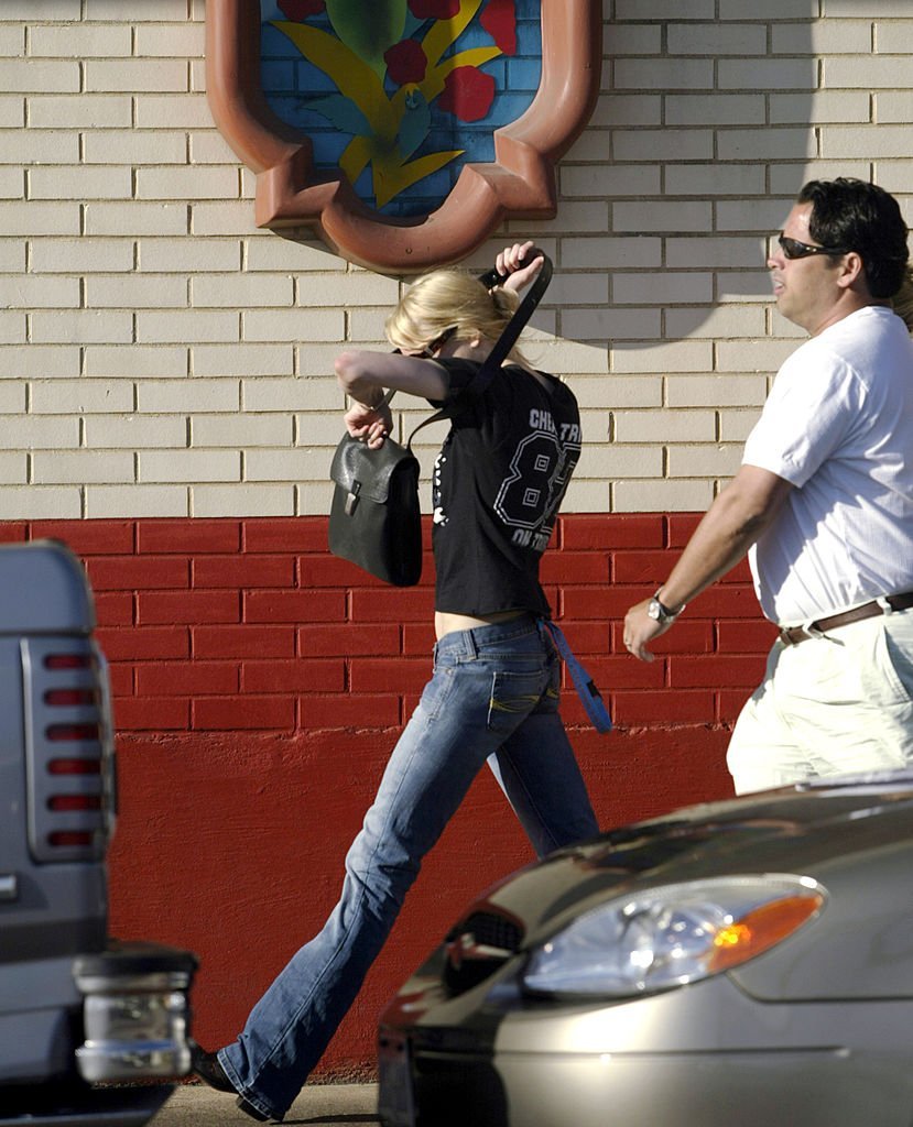  Renee Zellweger walks on a street May 14, 2005 in Dallas, Texas. Zellweger and country singer Kenny Chesney | Getty Images