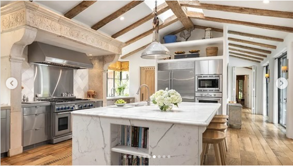 A photo of kitchen area in Ben's new home from a post dated August 5, 2024 | Source: Instagram/robbreportrealestate