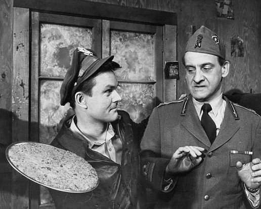 Bob Crane as Col. Hogan with Hans Conried as a visiting Italian officer from the television show Hogan's Heroes. | Source: Wikimedia Commons