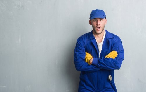 A surprised mechanic. | Source: Shutterstock.