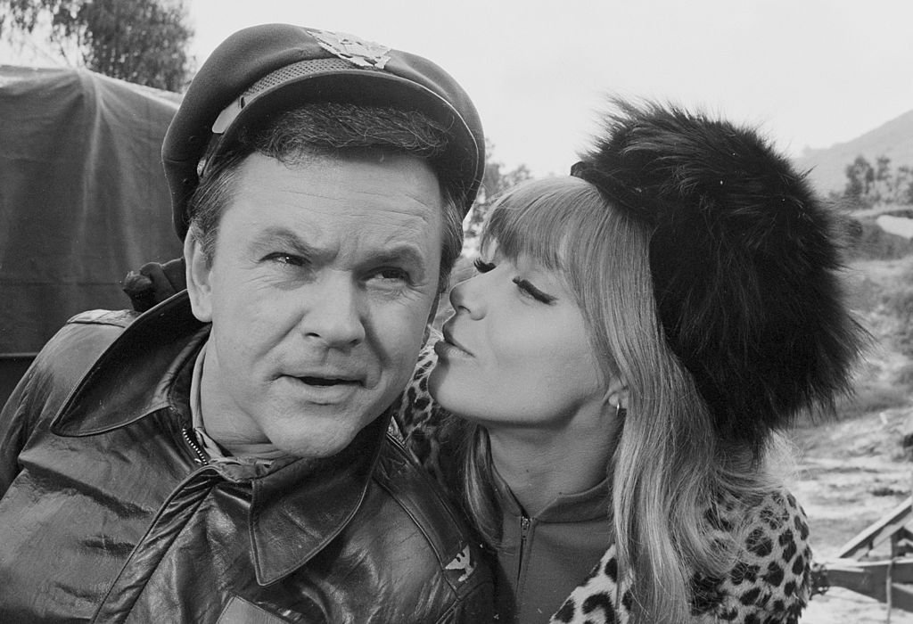  Bob Crane and Nita Talbot on  HOGAN'S HEROES episode: The Witness. | Photo: Getty Images