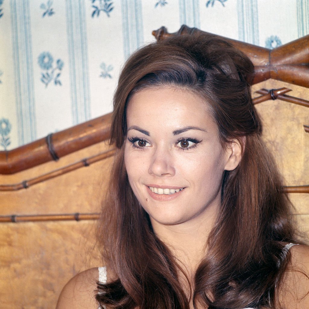 Portrait de l'actrice Claudine Auger, circa 1960, en France. | Photo : Getty Images