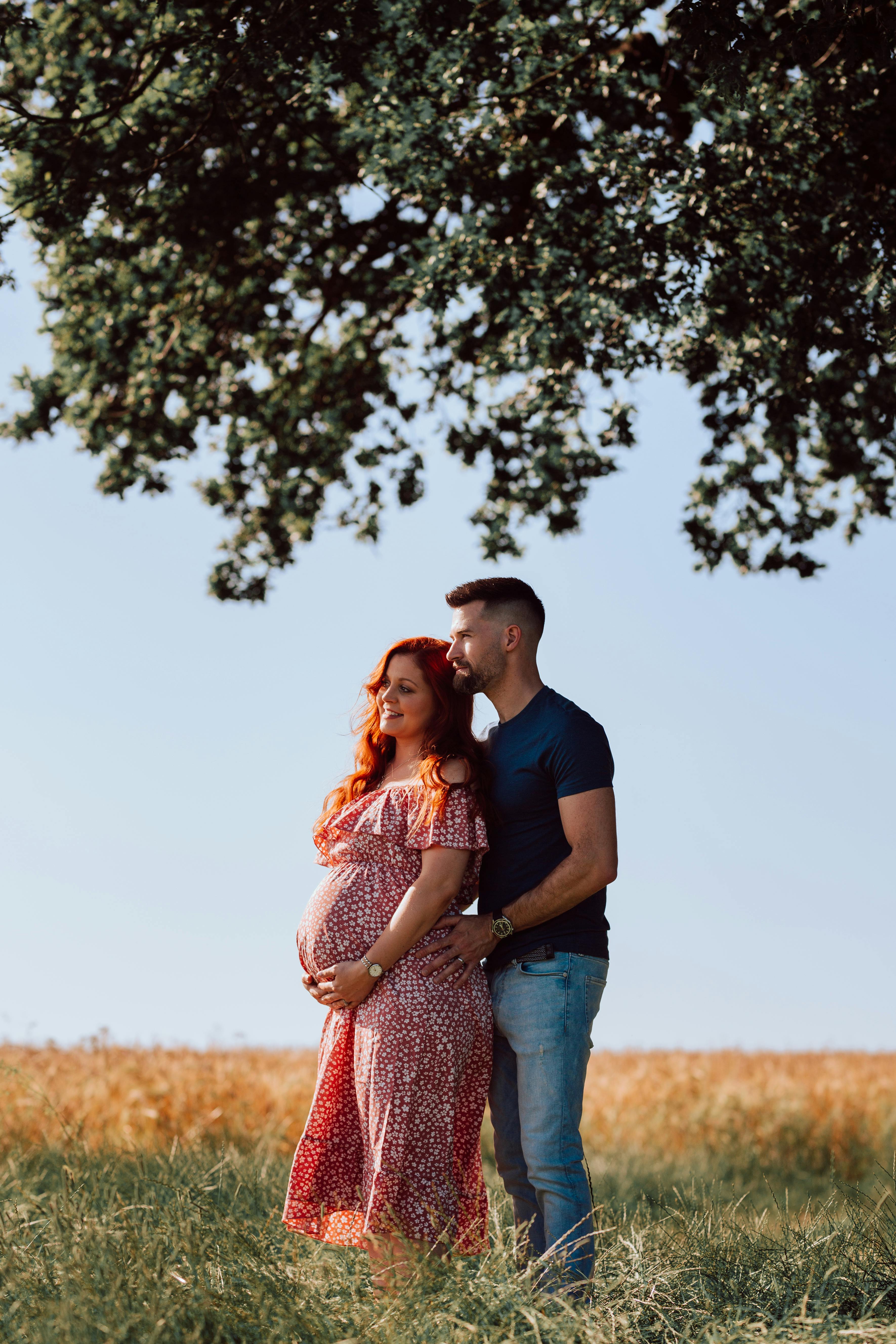A pregnant woman standing with her husband | Source: Pexels