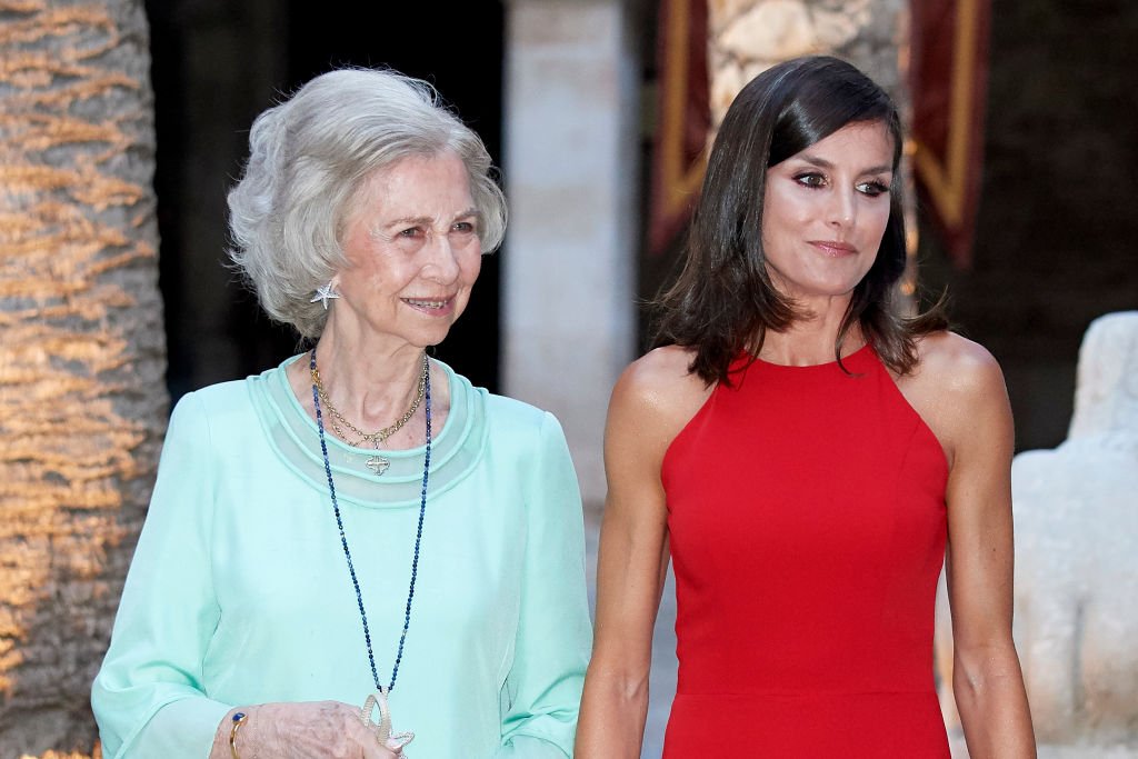 La Reina Letizia de España y la Reina Sofía durante una cena.| Fuente: Getty Images La Reina Letizia de España y la Reina Sofía durante una cena.| Fuente: Getty Images