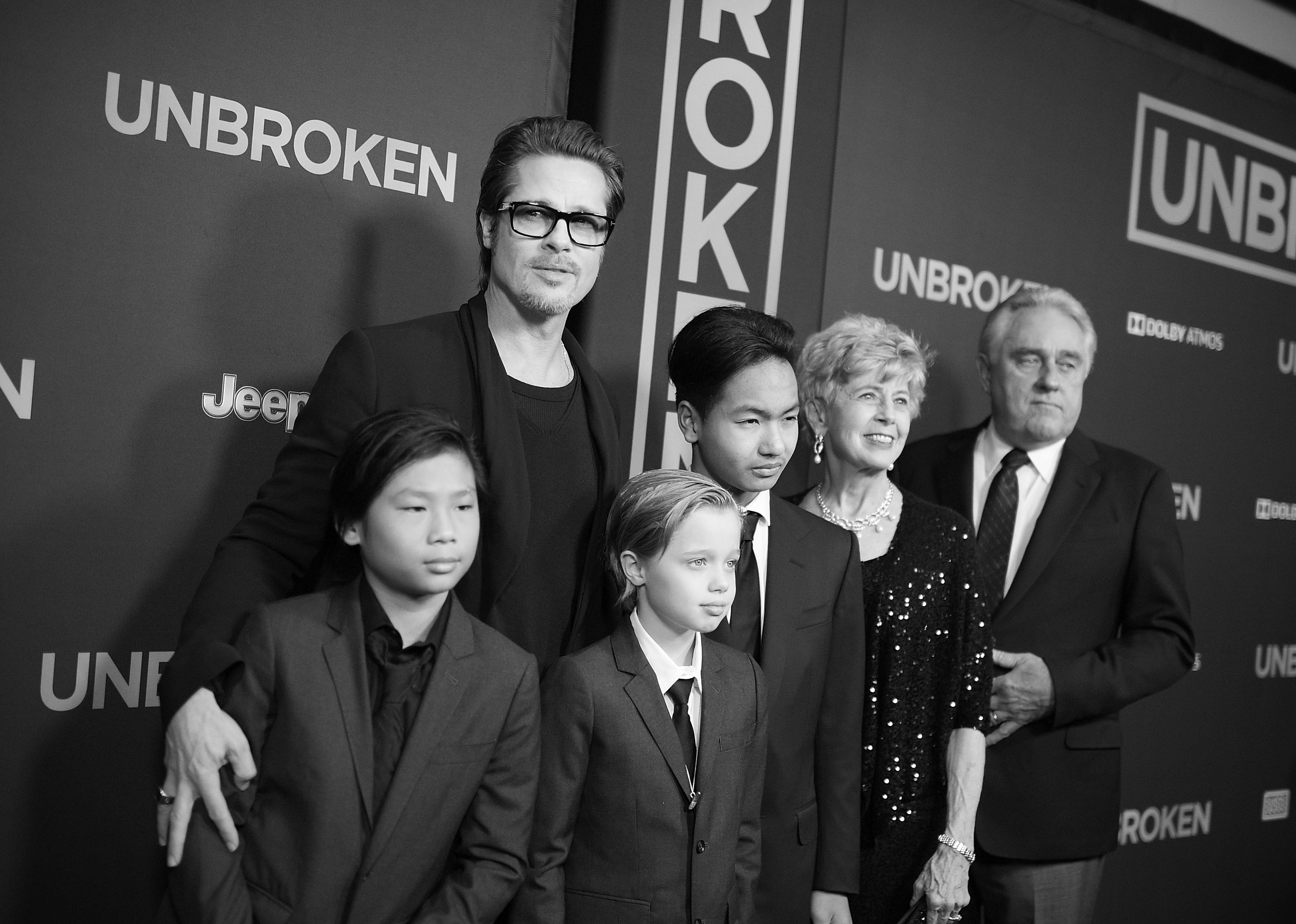 Brad Pitt, Pax Thien Jolie, Shiloh Nouvel Jolie, Maddox Jolie, Jane Pitt, and William Pitt attend the premiere of "Unbroken" at TCL Chinese Theatre on December 15, 2014 in Hollywood, California | Source: Getty Images