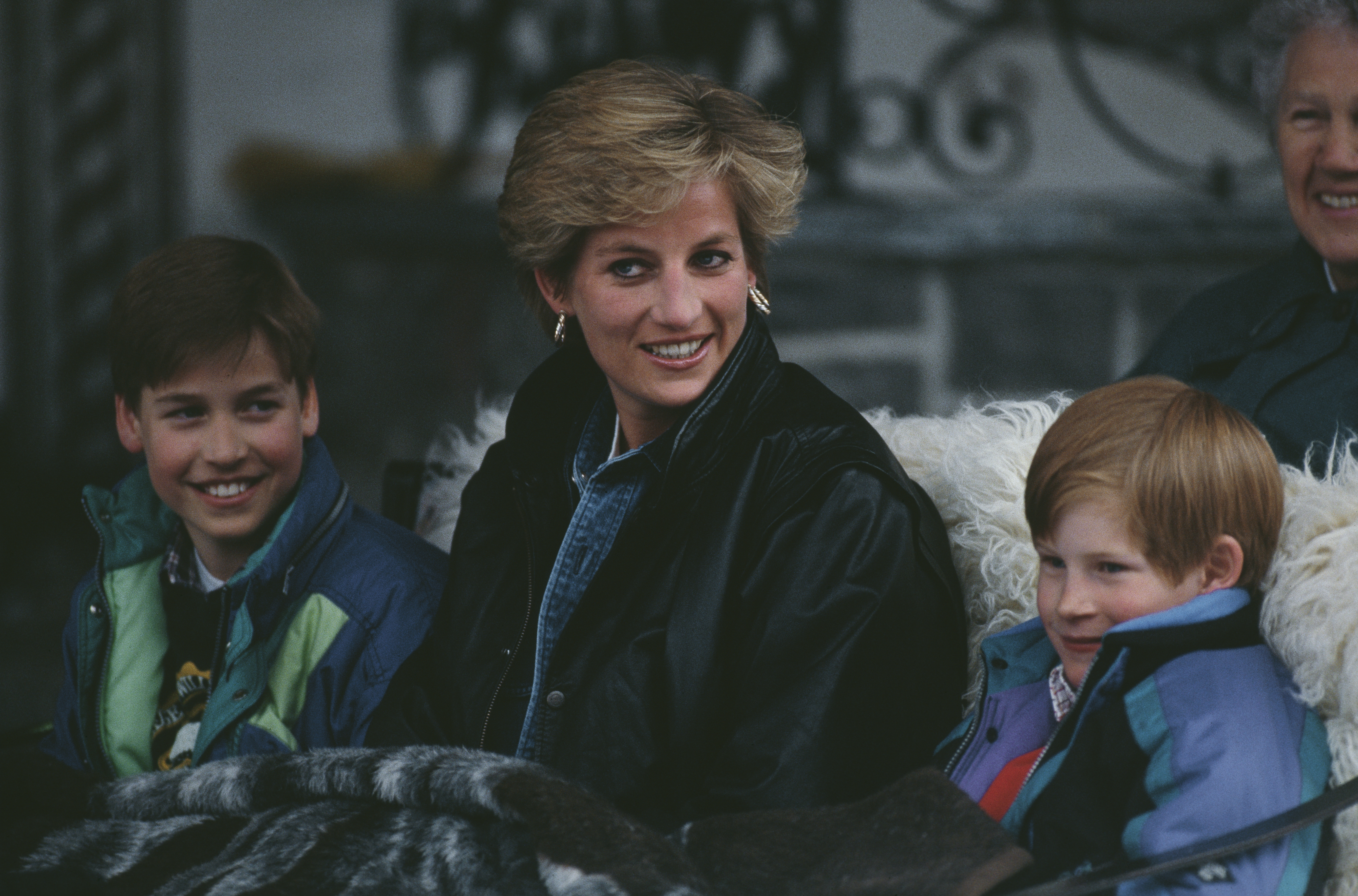 Prince William, Princess Diana and Prince Harry during their ski holiday in Lech, Austria on March 30, 1993 | Source: Getty Images