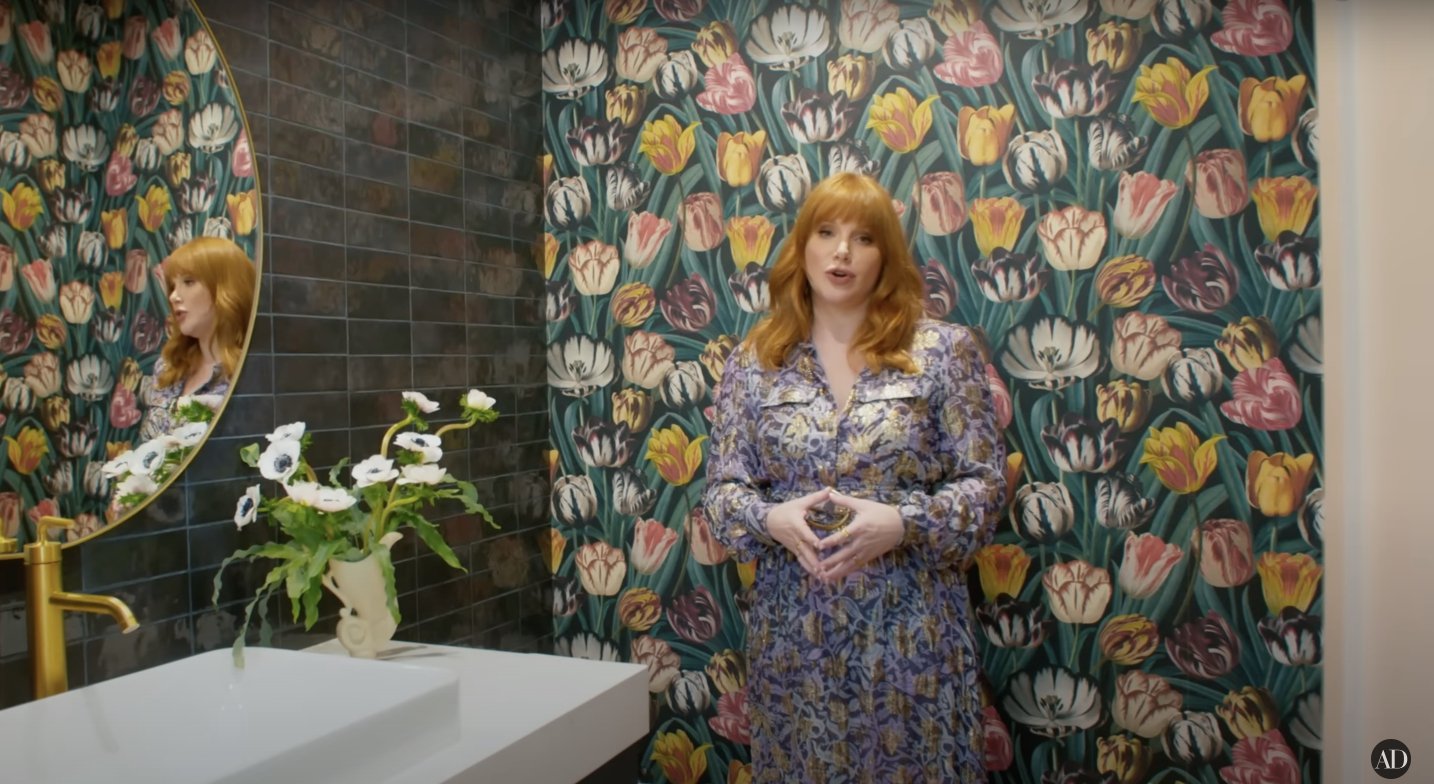 Bryce Howard and Seth Gabel's powder room inspired by their love story. / Source: YouTube.com/ArchitecturalDigest