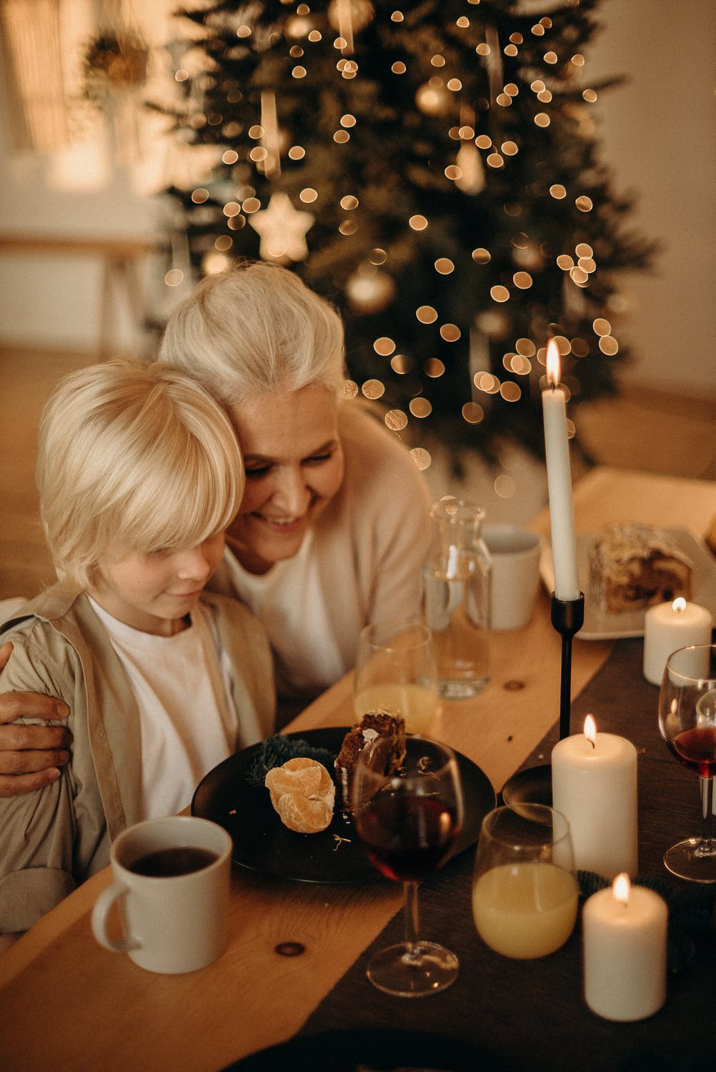 Dorothy, Diana and Eddie spent the most wonderful Christmas together | Source: Pexels