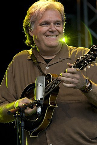 Ricky Skaggs at the Cambridge Festival in 2007. | Source: Wikimedia Commons.
